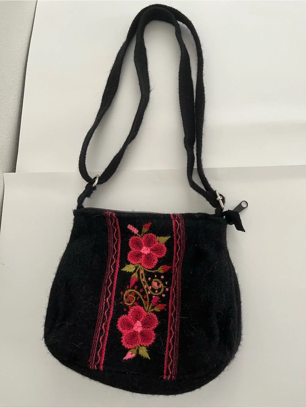 Peruvian embroidered crossbody shoulder bag. - Picture 8 of 13